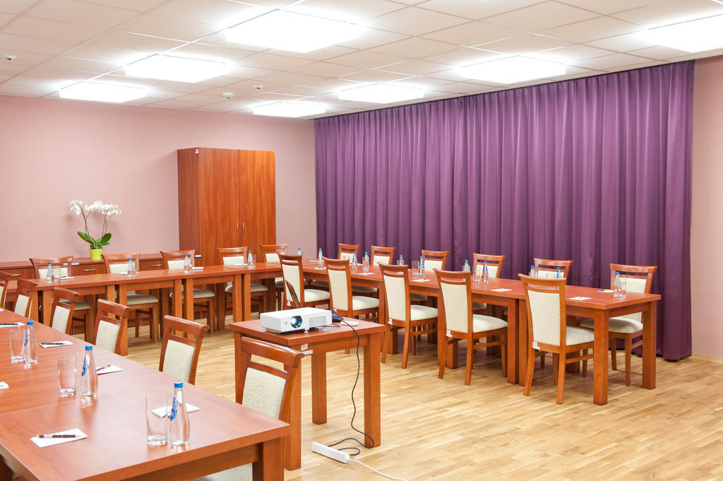 Ckm Centrum Konferencyjne Mazowsze Otrębusy Exteriör bild