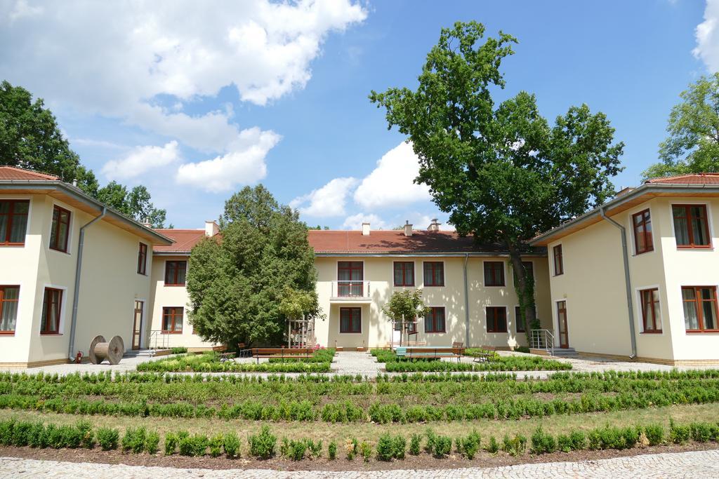 Ckm Centrum Konferencyjne Mazowsze Otrębusy Exteriör bild