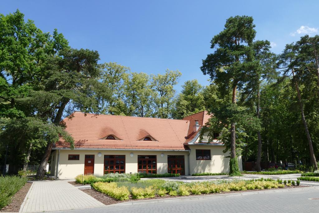 Ckm Centrum Konferencyjne Mazowsze Otrębusy Exteriör bild