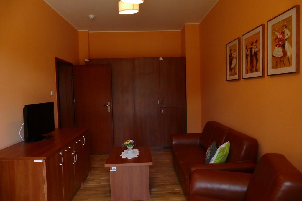 Ckm Centrum Konferencyjne Mazowsze Otrębusy Exteriör bild