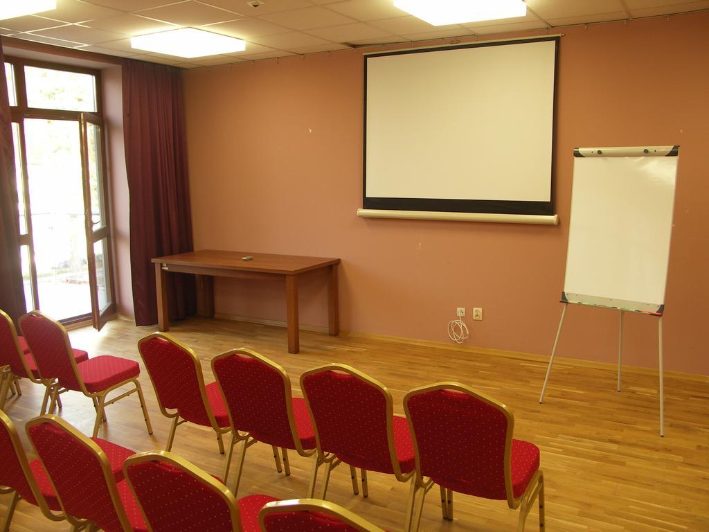 Ckm Centrum Konferencyjne Mazowsze Otrębusy Exteriör bild